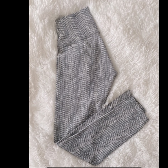 Lululemon - Wunder Under Jacquard Arrow sz 6 - Picture 4 of 8
